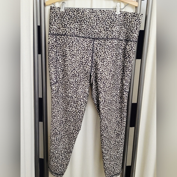 Athleta Salutation Stash Tight Leggings w/Pocket Black, White, Brown XL - Picture 1 of 6